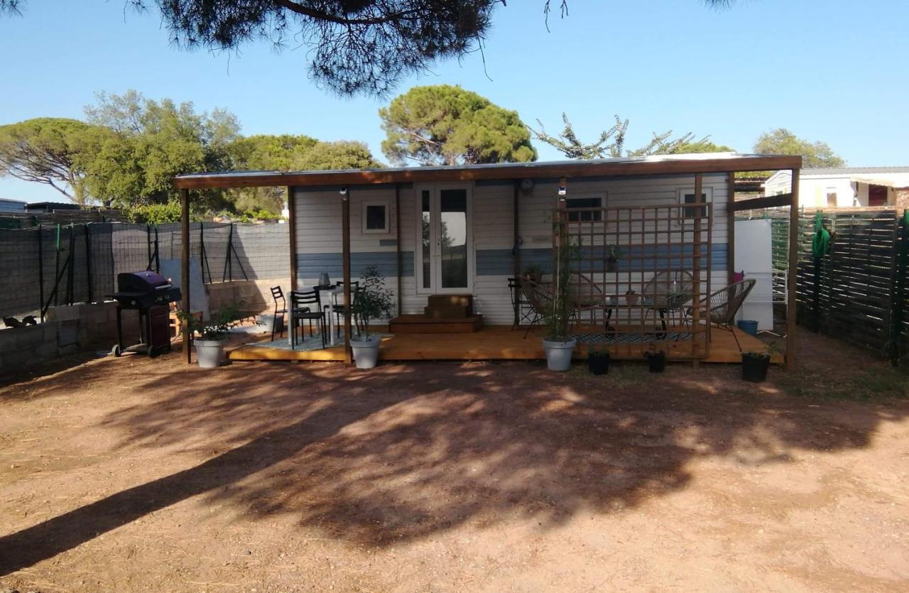Mobilhome A Frejus A 15 Minute De La Mer Sur Terrain Independant Buitenkant foto