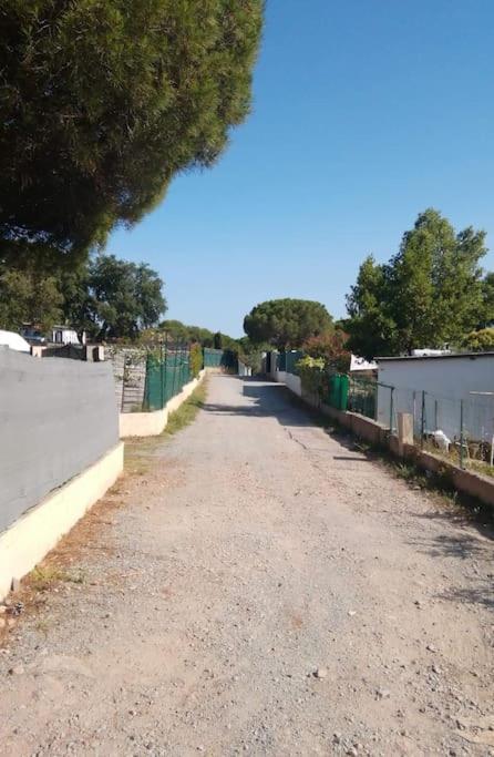 Mobilhome A Frejus A 15 Minute De La Mer Sur Terrain Independant Buitenkant foto